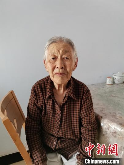 薩仁托婭拍攝的“草原母親”。　薩仁托婭供圖