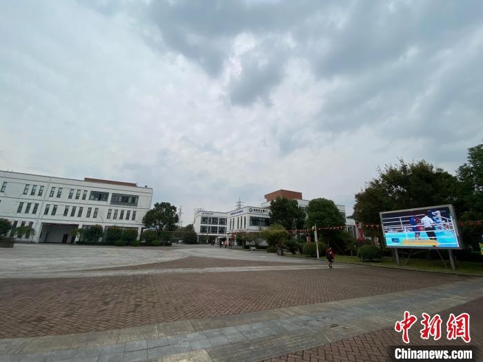 寧波市第二少年兒童業(yè)余體育學(xué)校?！×植?攝
