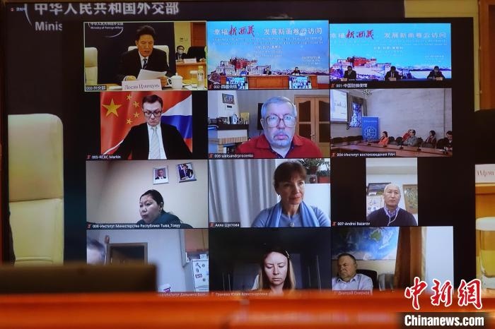 “幸福新西藏、發(fā)展新畫(huà)卷”云訪問(wèn)活動(dòng)在拉薩、北京、莫斯科等地同時(shí)舉行。　冉文娟 攝