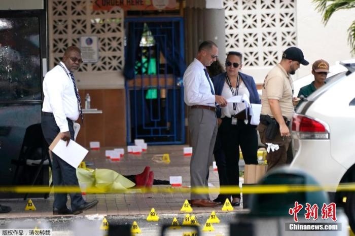 當?shù)貢r間5月30日凌晨，位于美國佛羅里達州東南部的邁阿密戴德縣發(fā)生大規(guī)模槍擊事件，造成2人死亡、20多人受傷。圖為槍擊案現(xiàn)場。