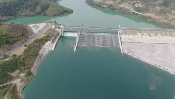 　　圖1 2021年12月7日，督察組使用無人機拍攝，保護區(qū)實驗區(qū)內的八吝大壩已建成，且未設置過魚設施