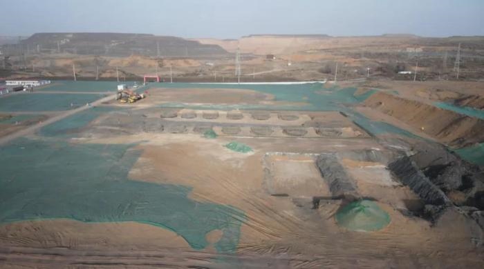 2021年12月11日，督察組使用無人機拍攝，神木市蘭炭產(chǎn)業(yè)特色園區(qū)檸條塔片區(qū)廢水集中處理設施僅完成部分基礎建設