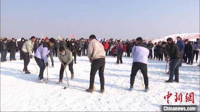 帕普孜球場(chǎng)，激烈角逐。　巴楚縣融媒體中心供圖