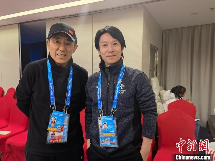 張文海與張藝謀的合影。　張文海 供圖