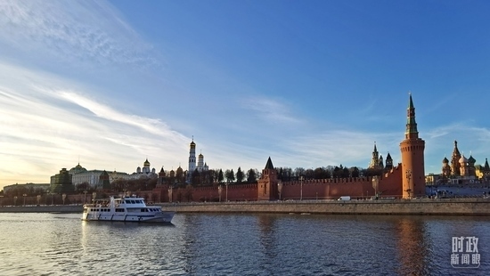 △坐落在莫斯科河畔的克里姆林宮。（總臺央視記者郭鴻拍攝）