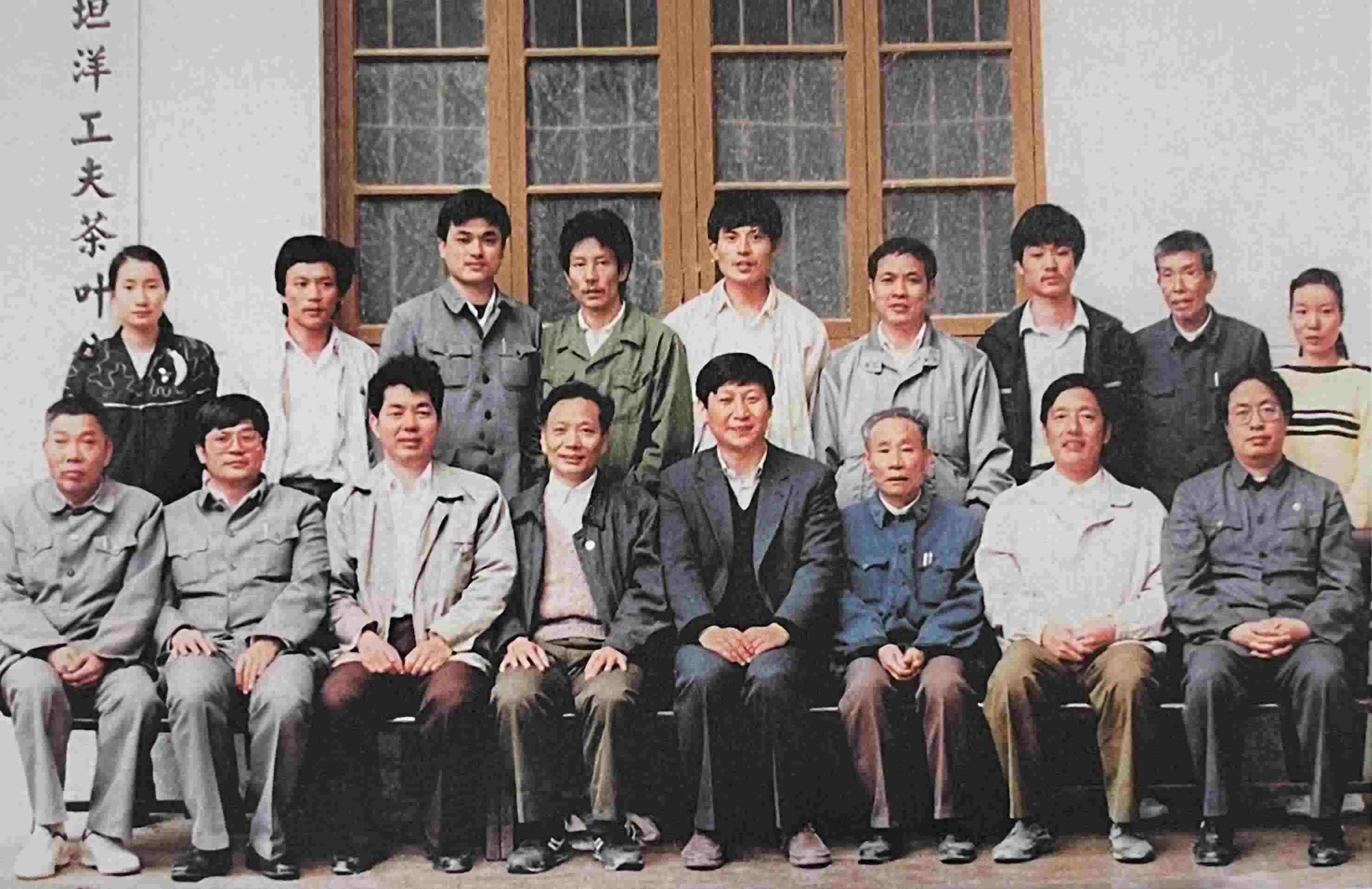 1990年5月，剛調(diào)任福州市委書記的習(xí)近平到寧德交接工作時(shí)，調(diào)研福安市社口鄉(xiāng)坦洋工夫茶葉公司。