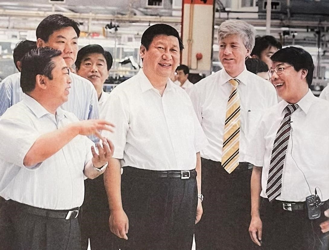 2007年7月，習(xí)近平調(diào)研上海大眾汽車有限公司。