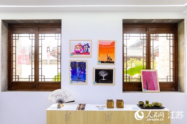 “棲棲小店”的文創(chuàng)產品展示廳。人民網記者 馬曉波攝