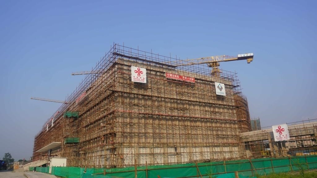 這是2023年5月23日在剛果（金）首都金沙薩拍攝的由中國援建的中部非洲文化藝術(shù)中心項目施工現(xiàn)場。