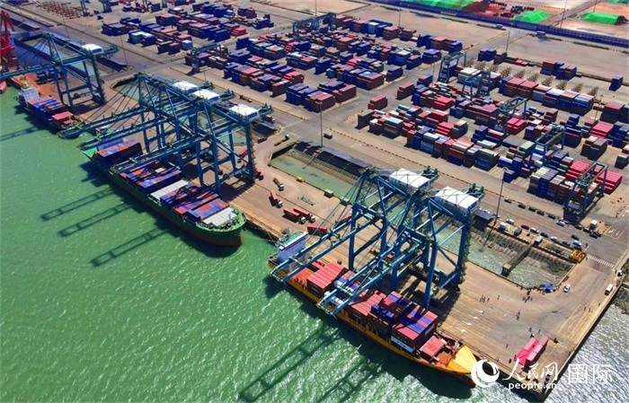 黃驊港綜合港區(qū)航拍圖。人民網(wǎng) 周博攝