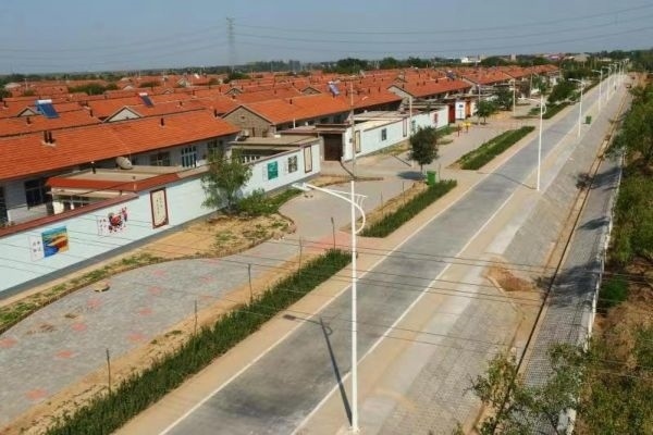 后仙莊村整治后道路整潔，住房整齊劃一