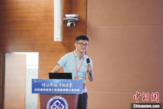 選手進(jìn)行路演。楊華峰 攝