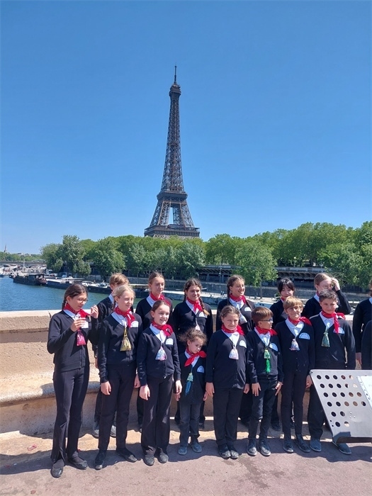 2.2023年5月，巴黎寶麗聲童聲合唱團錄制歌曲《如果我去中國》。（圖片由受訪者提供）