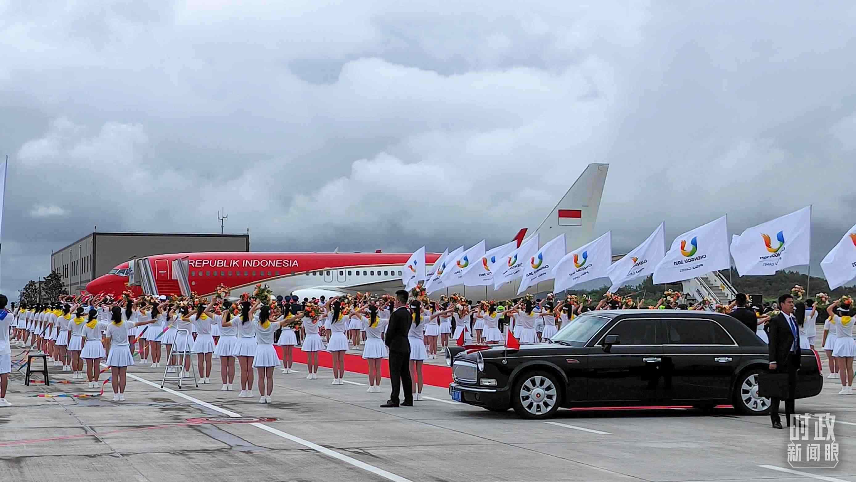 7月27日下午，印尼總統(tǒng)佐科抵達(dá)成都。（總臺央視記者王子杭拍攝）