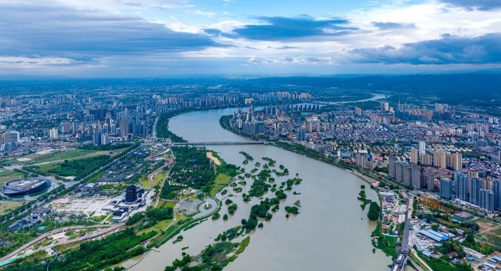 陜西省漢中市漢江兩岸景色。新華社發(fā)（李偉 攝）