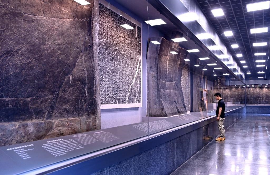 近日拍攝的陜西省漢中市博物館“石門十三品”陳列室。新華社記者 劉瀟 攝