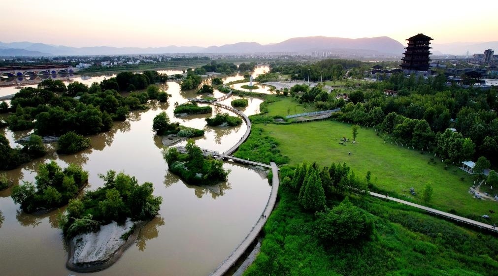 2022年5月16日拍攝的天漢濕地公園景色。新華社記者 邵瑞 攝