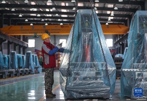 工人在阜新勁達(dá)精密機(jī)械有限公司生產(chǎn)車間工作。新華社記者龍雷攝
