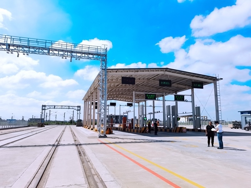 中歐班列（沈陽）集結(jié)中心貨運(yùn)通道。人民網(wǎng)記者 栗翹楚攝