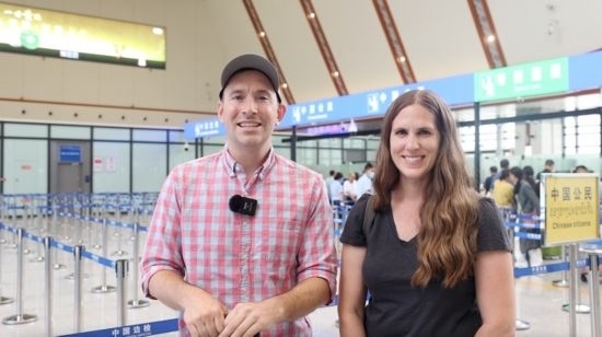 6月13日，來自美國的德拉古（Dragoo）夫婦將首次乘坐中老鐵路國際旅客列車從中國出境。李揚 攝