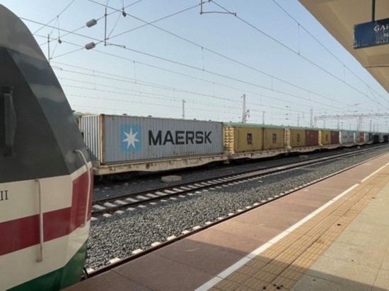 亞吉鐵路吉布提那噶德車站的貨運(yùn)車廂。人民網(wǎng)記者 趙艷紅攝