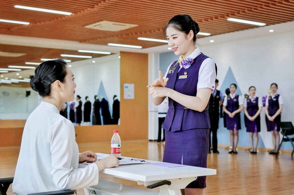 手語(yǔ)培訓(xùn)與考核。