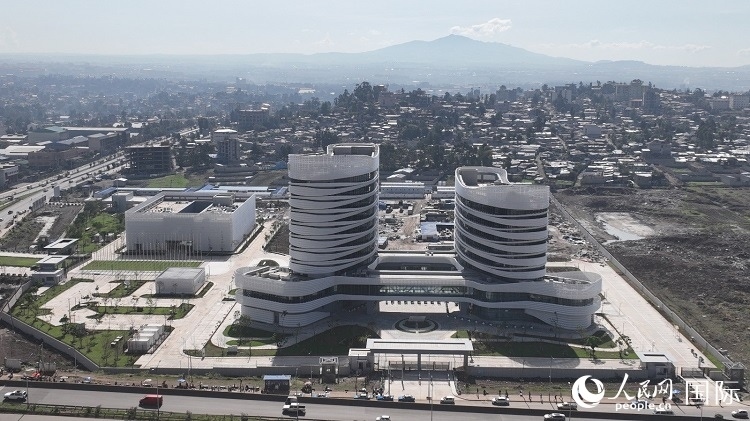 非洲疾病預(yù)防控制中心總部（一期）航拍。人民網(wǎng)記者 劉寧攝