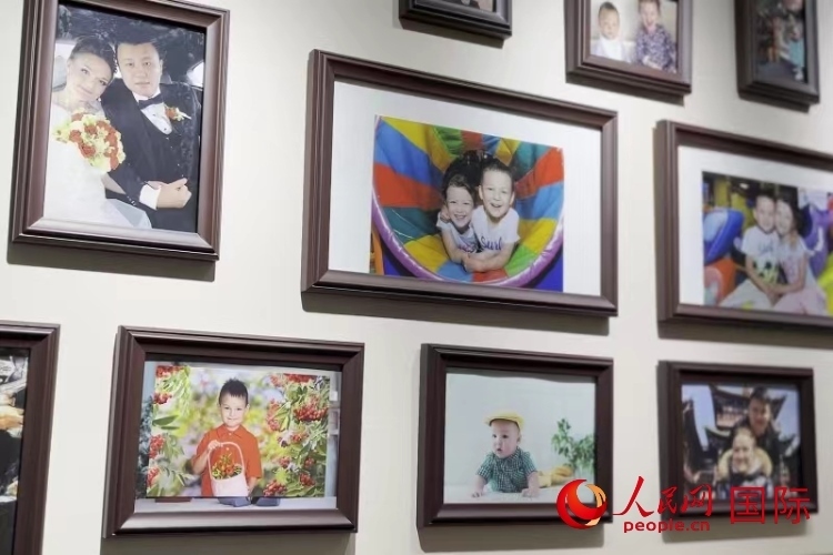 照片墻記錄每個幸福的瞬間。 人民網(wǎng) 皇甫萬里攝