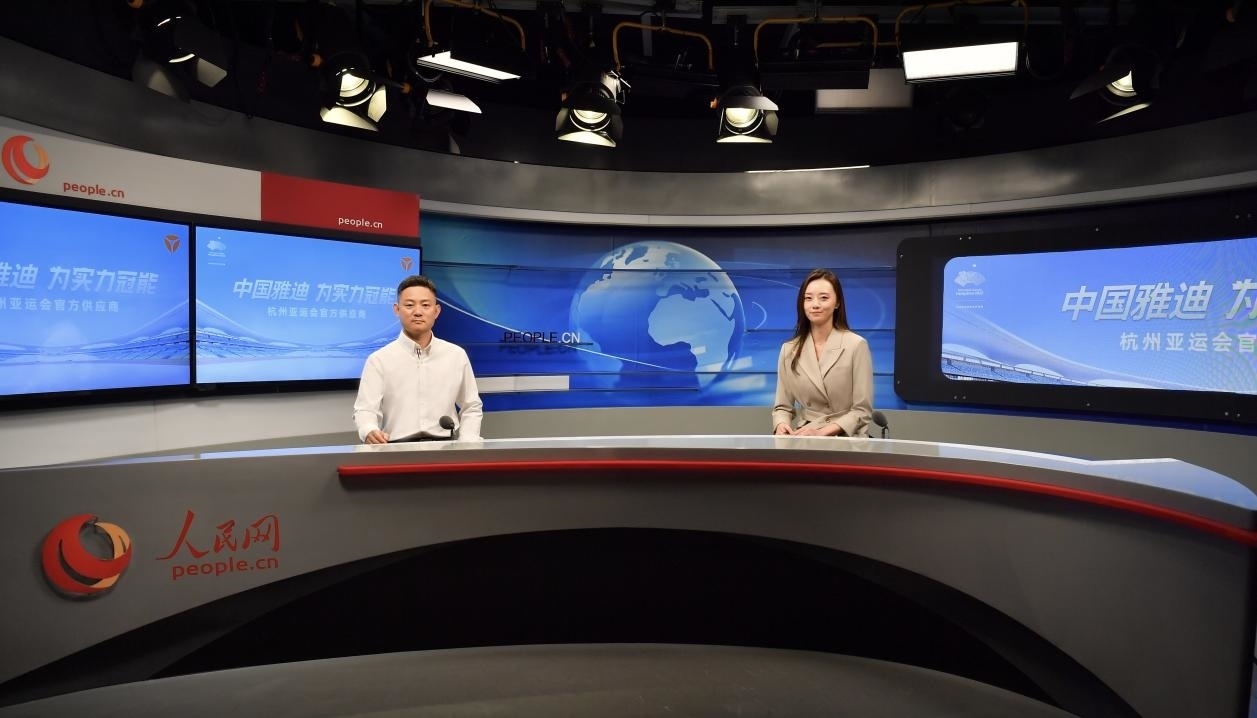 雅迪科技集團(tuán)全球營銷與服務(wù)總裁王家中接受人民網(wǎng)記者采訪。人民網(wǎng)記者 于凱攝