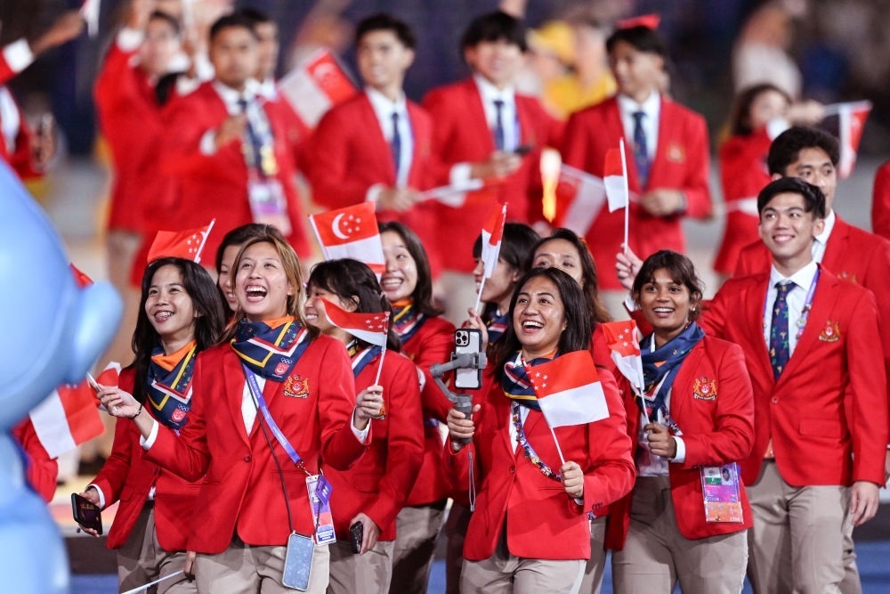 新加坡代表團(tuán)在開(kāi)幕式上入場(chǎng)。