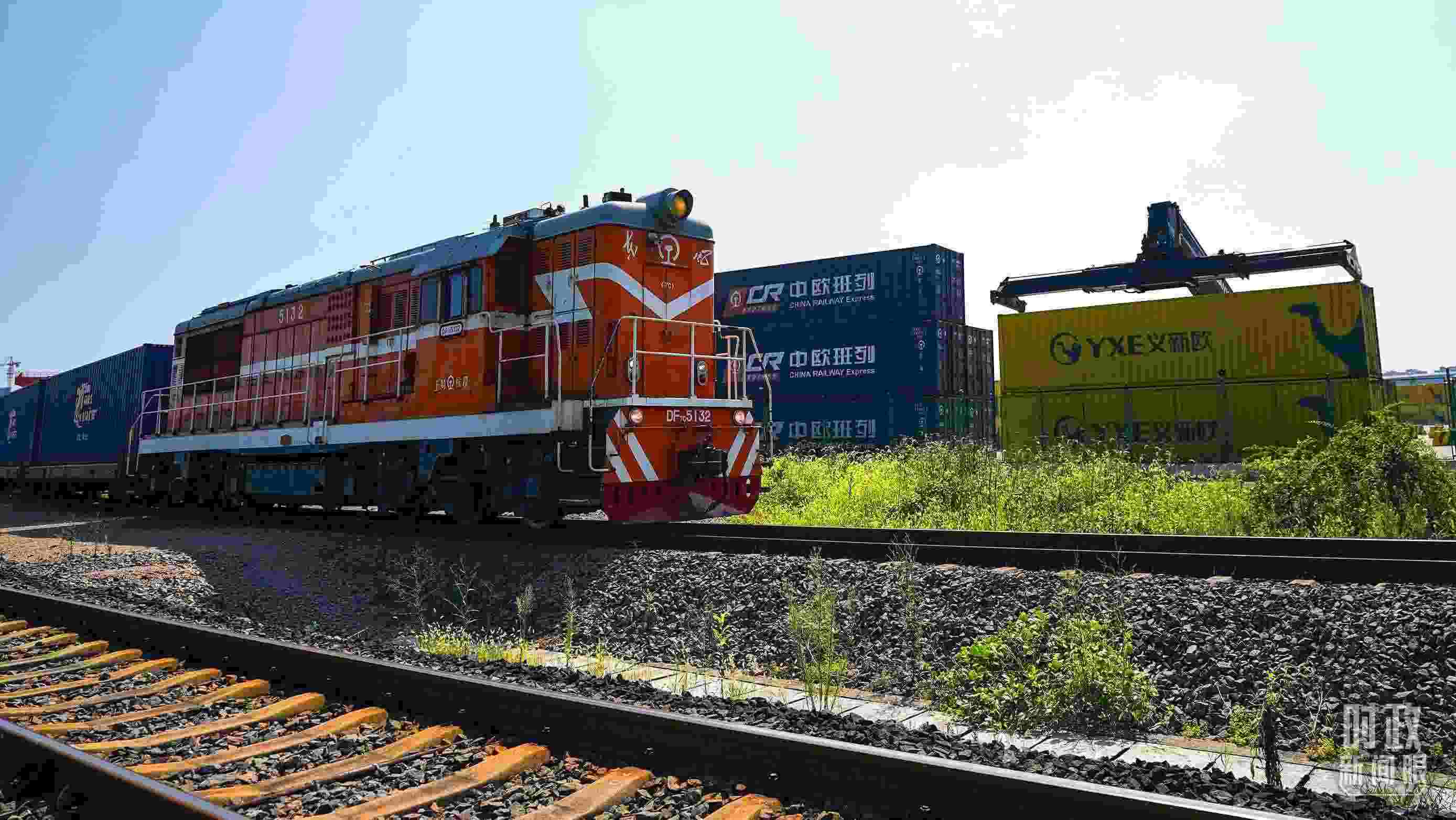 △“義新歐”中歐班列。（總臺(tái)國(guó)廣記者李晉拍攝）