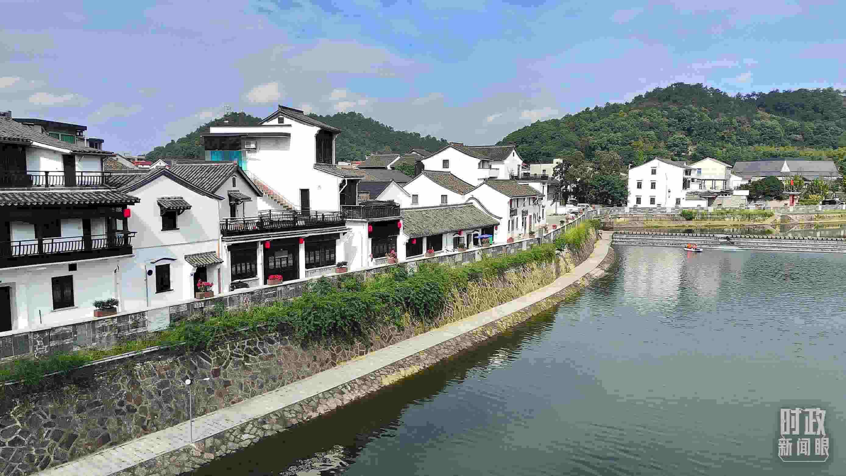 △“楓橋經(jīng)驗(yàn)”發(fā)源地諸暨市楓橋鎮(zhèn)。（總臺(tái)央視記者楊立峰拍攝）