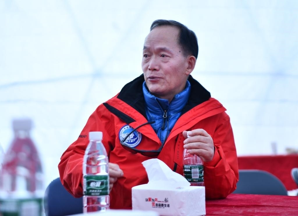 中國科學院院士、第二次青藏科考隊隊長姚檀棟在卓奧友峰登山大本營（9月29日攝）。新華社記者晉美多吉 攝