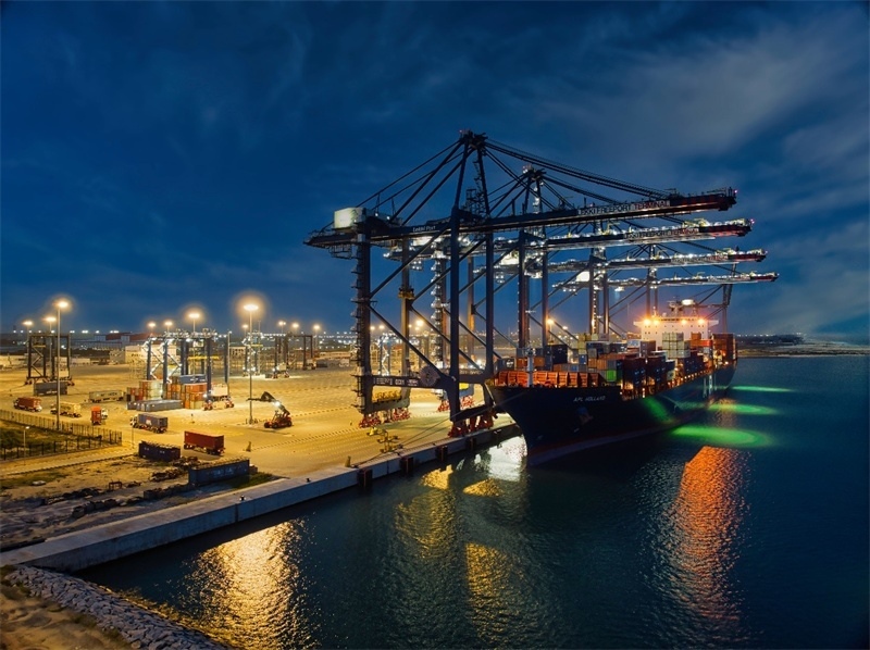 萊基港實行7×24小時裝卸作業(yè)機(jī)制。受訪者供圖