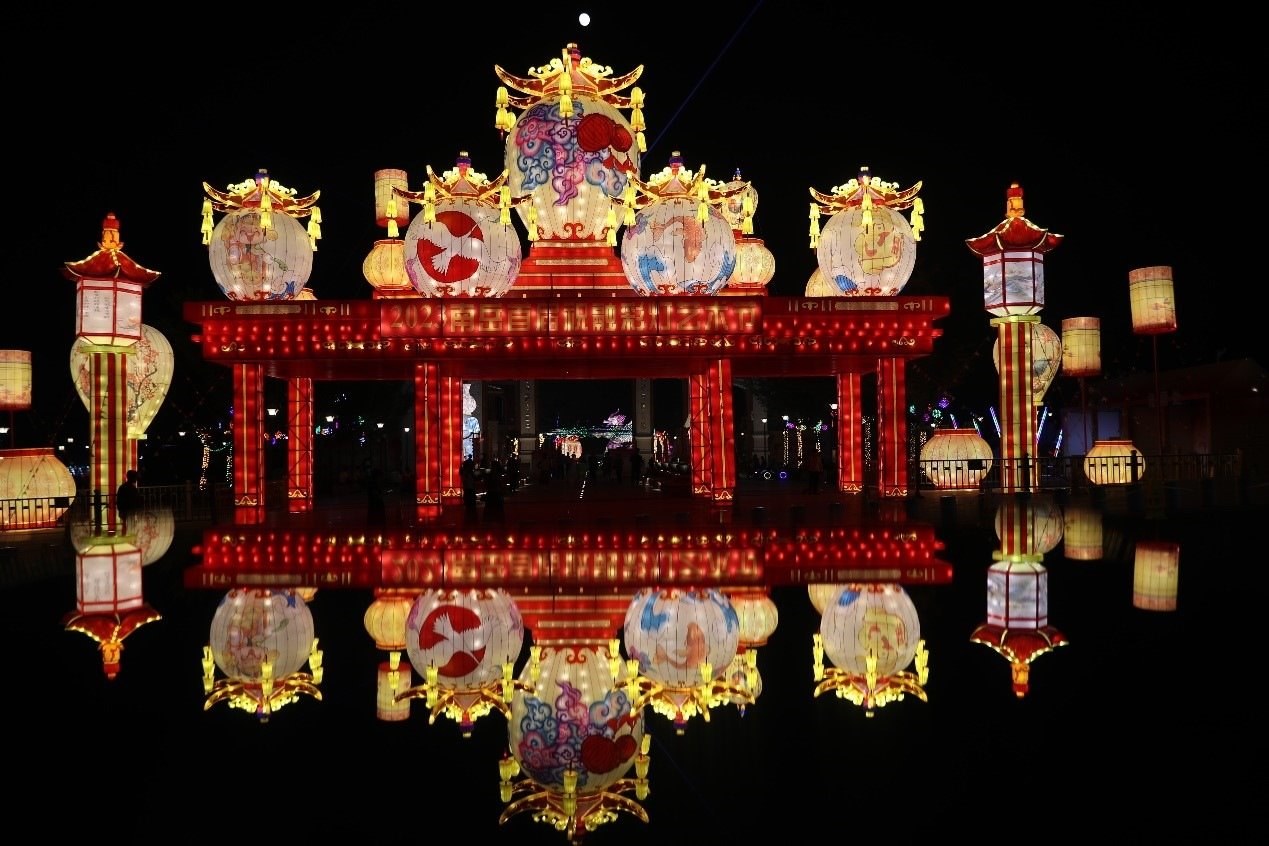 中秋國慶期間，南岳祝融文旅小鎮(zhèn)舉辦祝融花燈節(jié)。曹正平攝