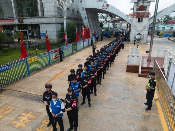 移交現(xiàn)場(chǎng)。公安部供圖