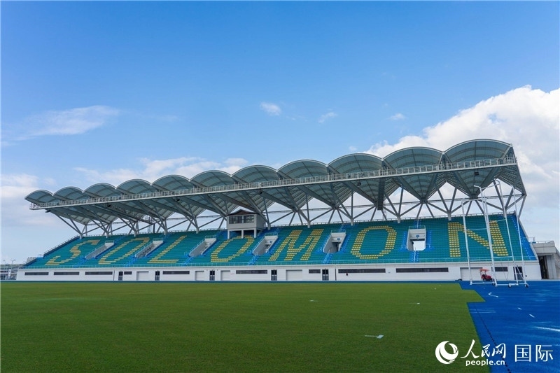 2023年9月12日，位于所羅門群島首都霍尼亞拉的由中土公司承建的中國援所羅門群島2023年太平洋運動會體育場館。人民網(wǎng) 賀吉攝