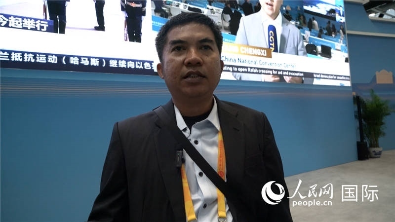 印尼《辛加朗綜合日?qǐng)?bào)》記者班邦·蘇利斯提奧（Bambang Sulistio）與記者交談。人民網(wǎng) 楊春燕攝