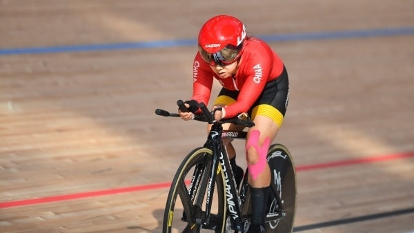 10月23日，杭州第4屆亞殘運會場地自行車女子個人C4-5級3000米追逐賽金牌賽舉行。圖為中國隊選手季子賢在比賽中。圖片來源：杭州亞殘組委會