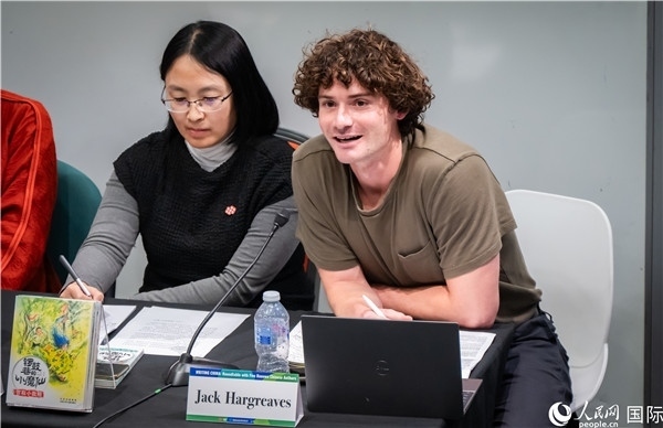 4、英國漢學(xué)家沈如風(fēng)對中國文學(xué)譯作的未來充滿期待。郭錦標(biāo)攝