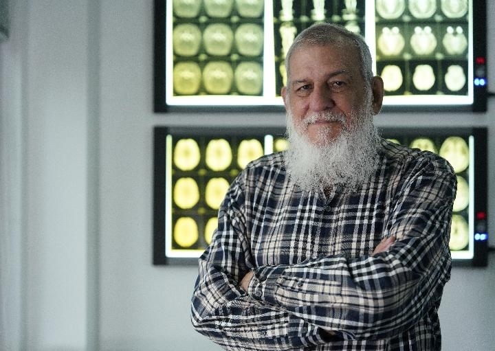 10月31日，古巴科學(xué)家裴德樂在電子科技大學(xué)校園內(nèi)。