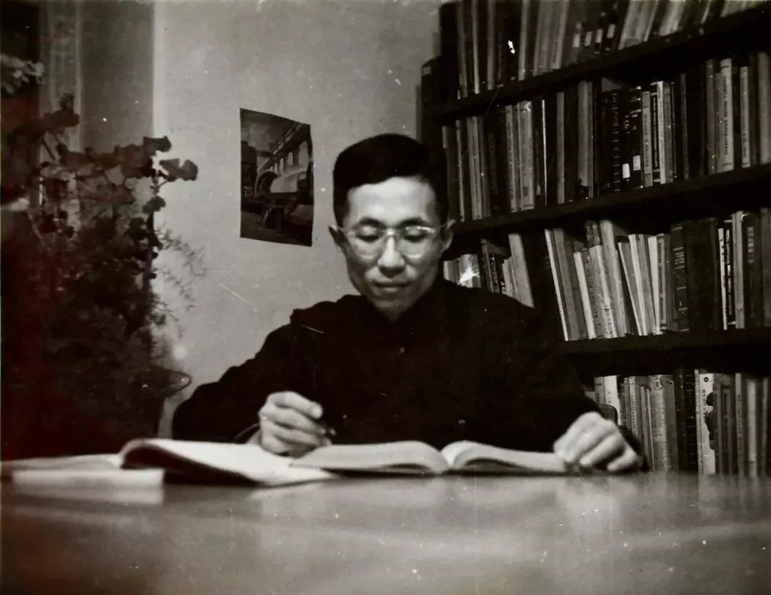 青年時(shí)期的秦裕琨。哈爾濱工業(yè)大學(xué)供圖