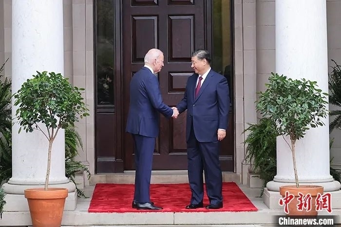 當(dāng)?shù)貢r間11月15日，中國國家主席習(xí)近平在美國舊金山斐洛里莊園同美國總統(tǒng)拜登舉行中美元首會晤。中新社記者 盛佳鵬 攝