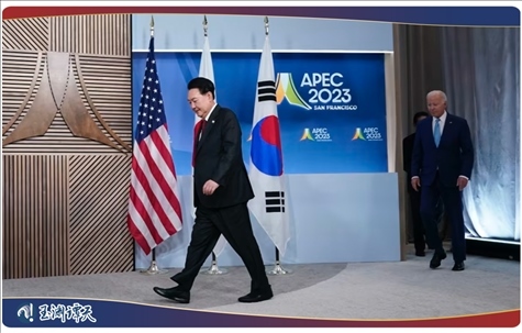 ｜｜日本首相岸田文雄、美國(guó)總統(tǒng)拜登以及韓國(guó)總統(tǒng)尹錫悅試圖在APEC會(huì)議期間合影