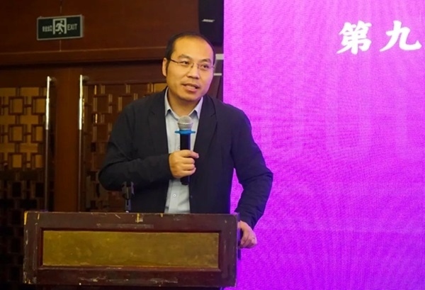 清華大學(xué)社會(huì)科學(xué)學(xué)院副院長、政治學(xué)系長聘教授孟天廣在研討會(huì)上總結(jié)發(fā)言。主辦方供圖