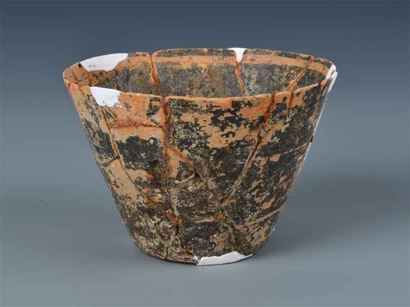 出土的蛋殼彩陶杯。國家文物局供圖