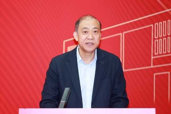 《教育踐悟錄》作者、中央財(cái)經(jīng)大學(xué)黨委書記何秀超。受訪者供圖