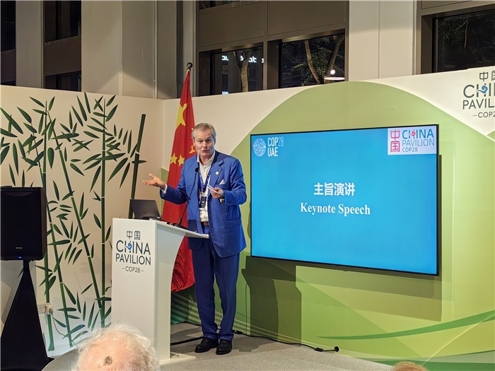 意大利都靈理工大學終身教授岡特·鮑利發(fā)言。COP28中國角供圖