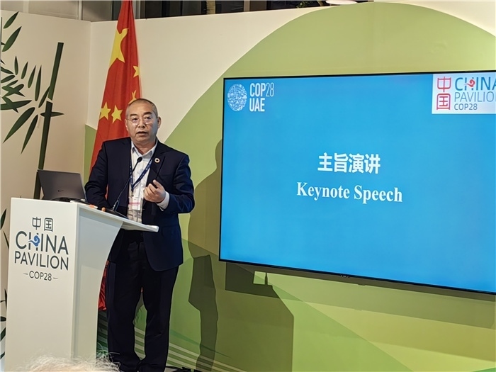 晶澳太陽能科技股份有限公司高級副總裁孫廣彬發(fā)言。COP28中國角供圖