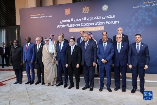 12月20日，與會(huì)代表在摩洛哥南部城市馬拉喀什舉行的第六屆阿拉伯-俄羅斯合作論壇上合影。新華社記者霍晶攝